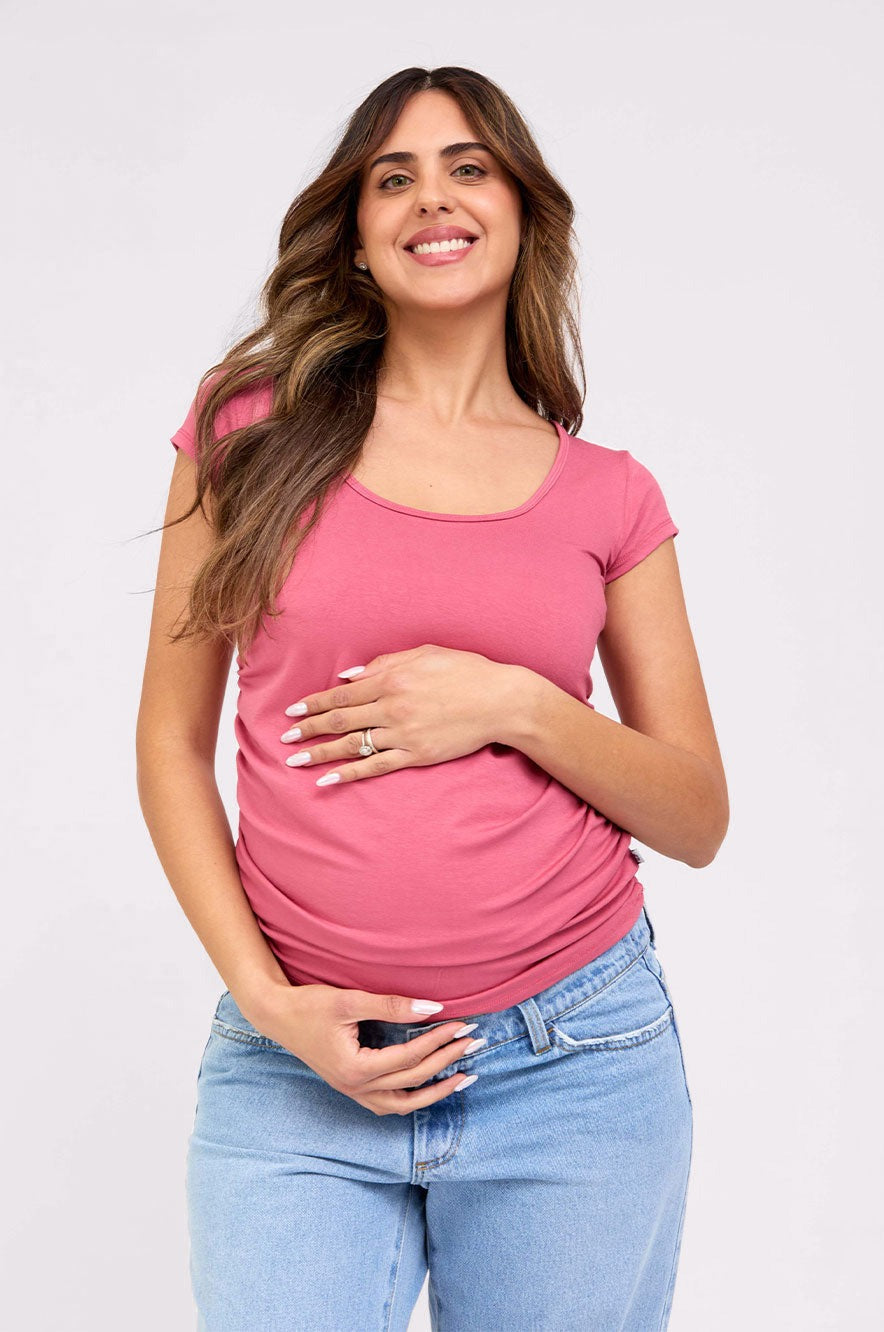 חולצת הריון Baby Grow ש.קצר ליפסטיק - מחשוף עגול - חולצות הריון מבית אבישג ארבל
