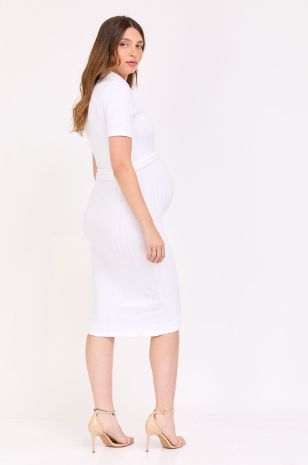 אישה לובשת שמלת הריון ליז ש.קצר לבנה של אבישג ארבל	
